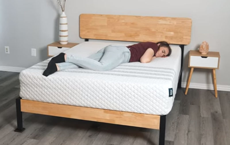 Emma is testing Leesa Sapira hybrid mattress