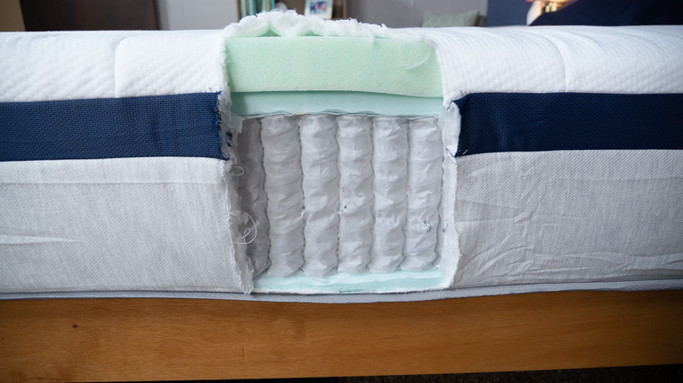 A closer look at the Helix Midnight mattress construction